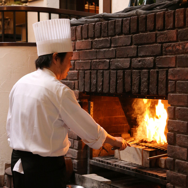 暖炉で焼いている画像